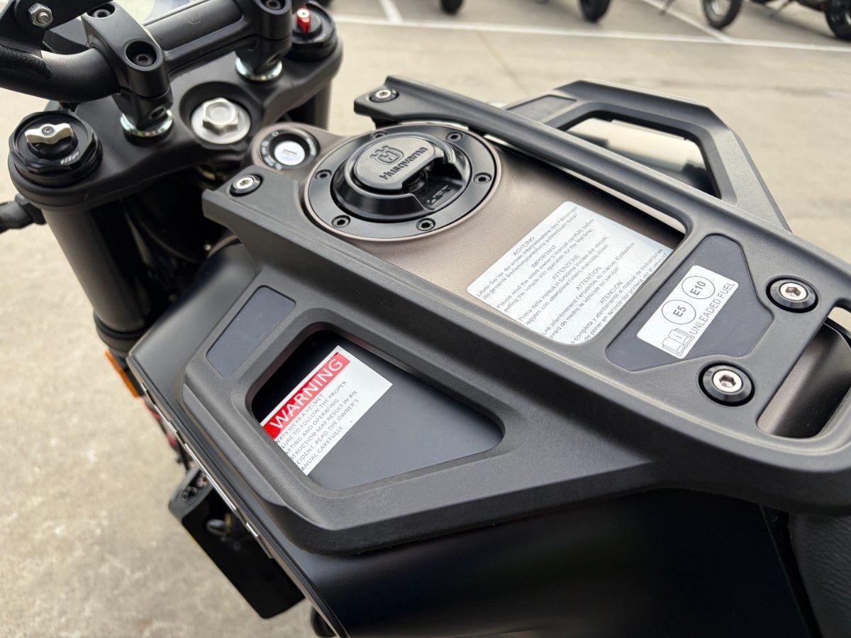2023 HUSQVARNA SVARTPILEN 401 ROAD