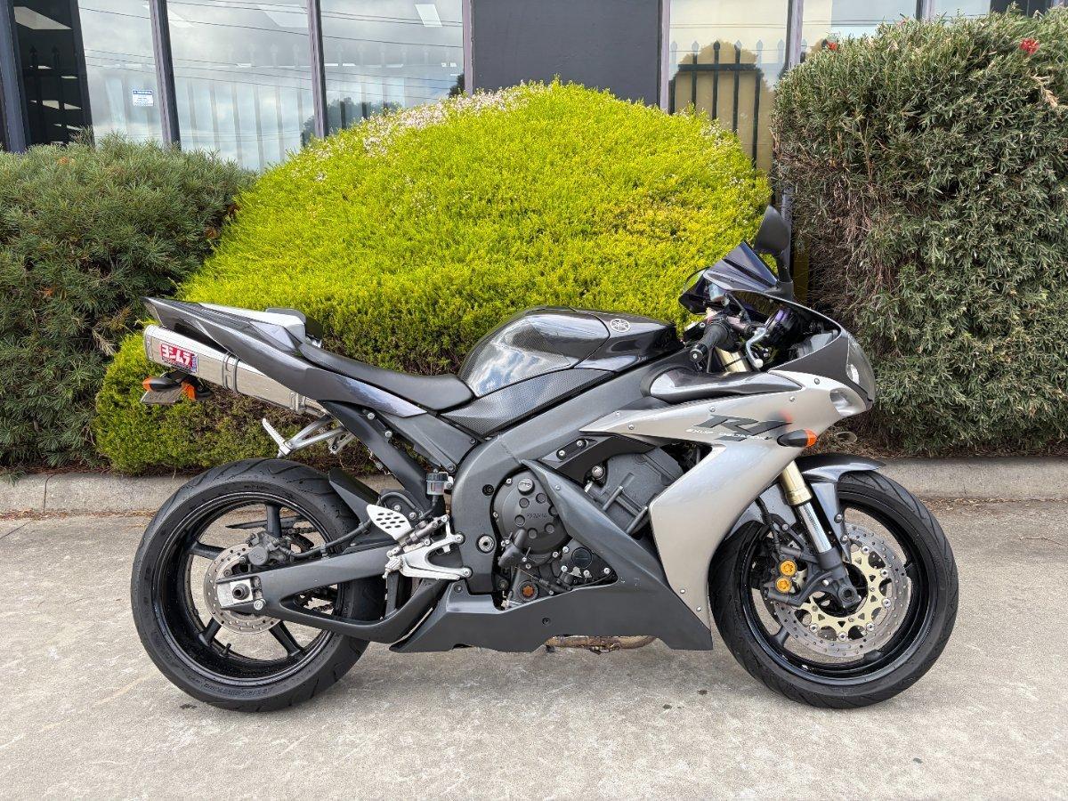 2004 YAMAHA YZF-R1 SPORTS