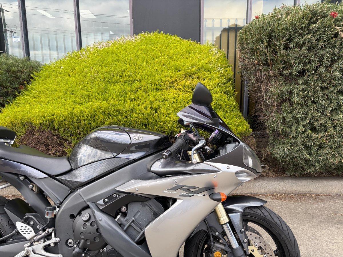 2004 YAMAHA YZF-R1 SPORTS