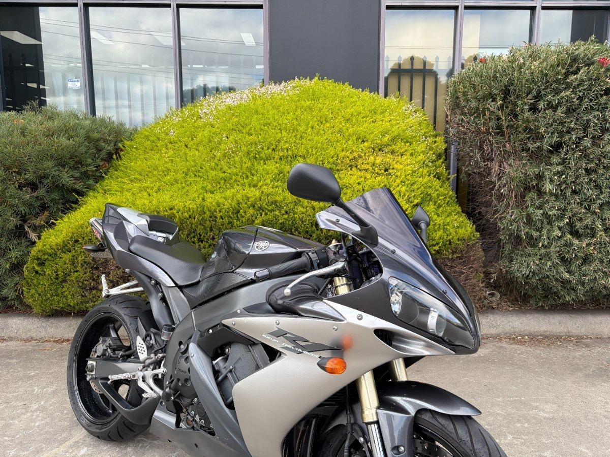 2004 YAMAHA YZF-R1 SPORTS