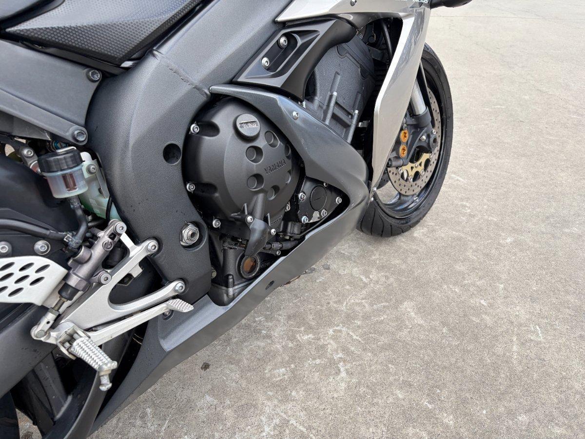 2004 YAMAHA YZF-R1 SPORTS