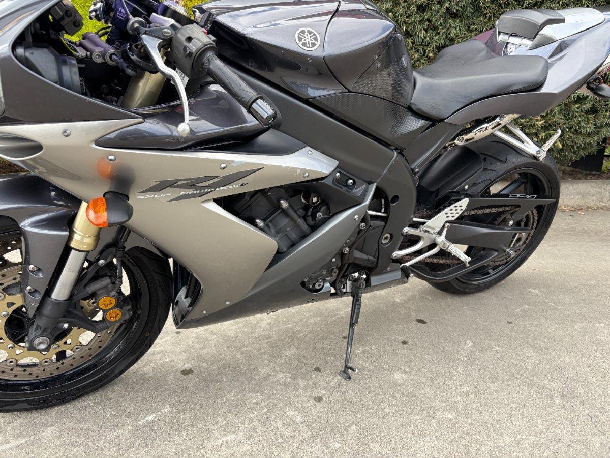 2004 YAMAHA YZF-R1 SPORTS