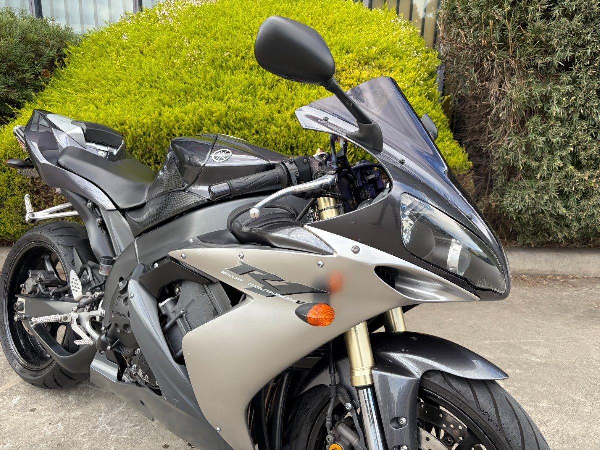 2004 YAMAHA YZF-R1 SPORTS