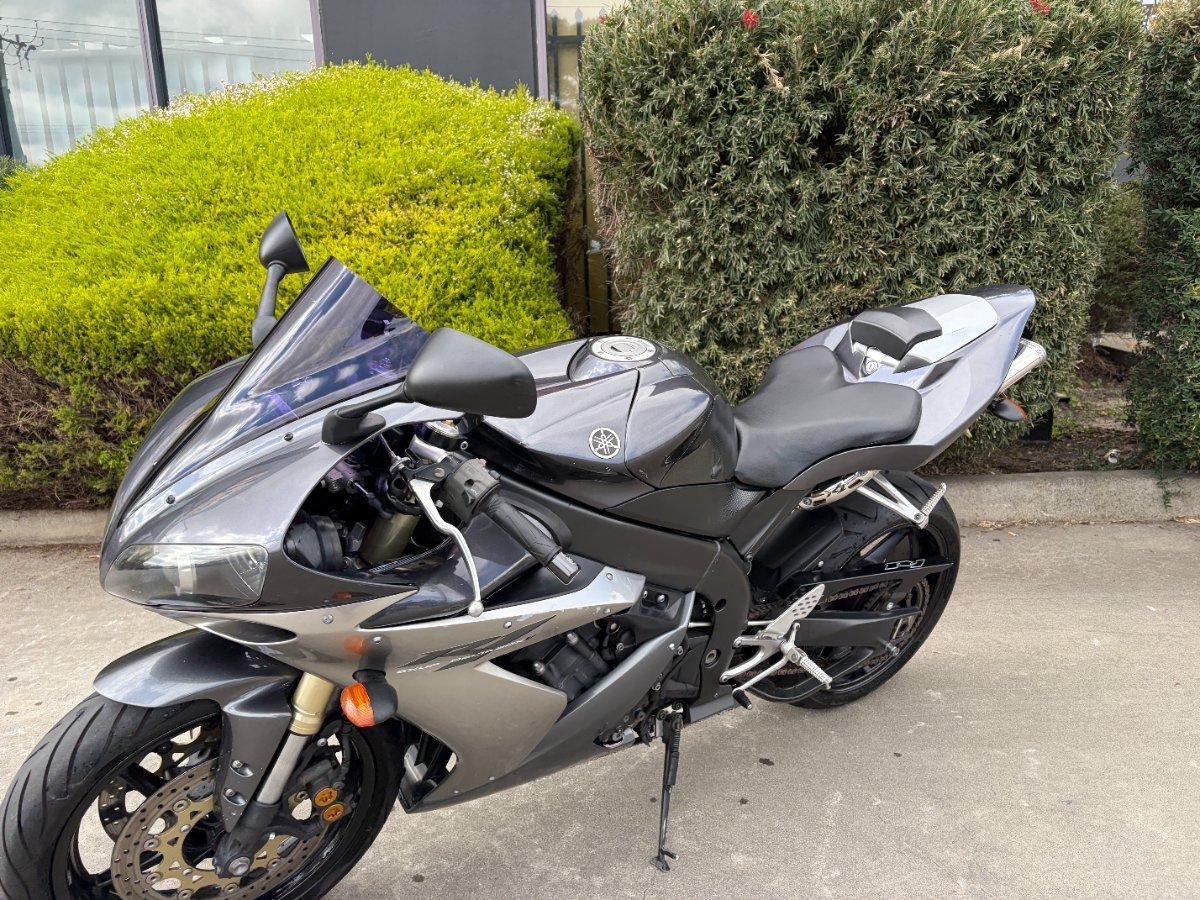 2004 YAMAHA YZF-R1 SPORTS