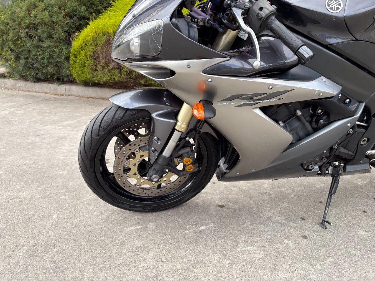 2004 YAMAHA YZF-R1 SPORTS