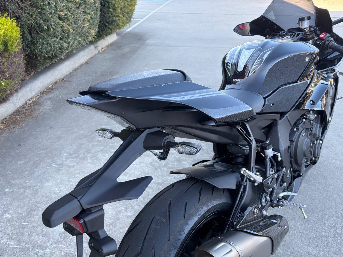 2025 YAMAHA YZF-R1 SPORTS