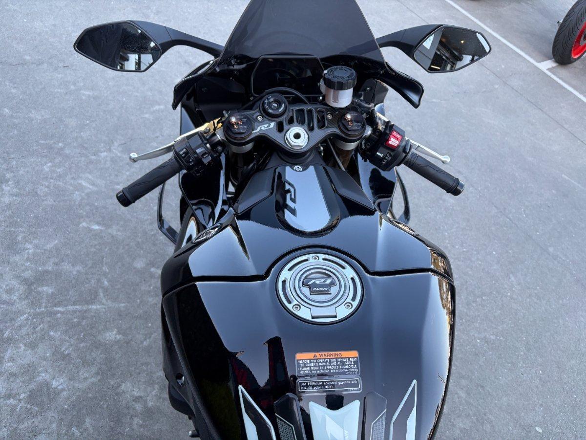 2025 YAMAHA YZF-R1 SPORTS