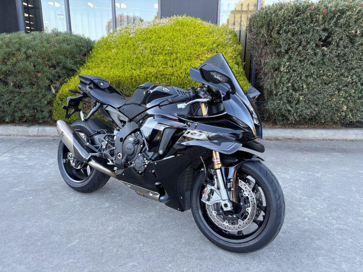 2025 YAMAHA YZF-R1 SPORTS