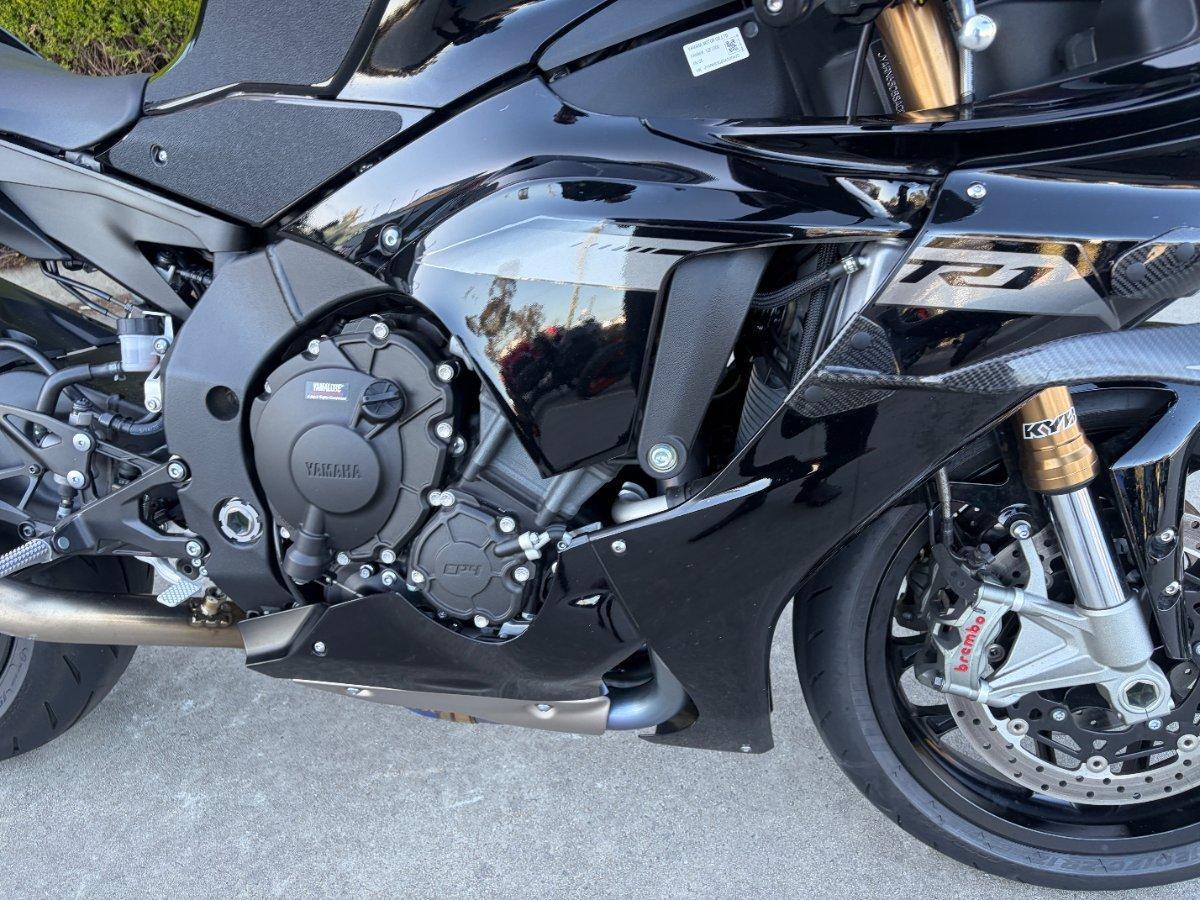 2025 YAMAHA YZF-R1 SPORTS
