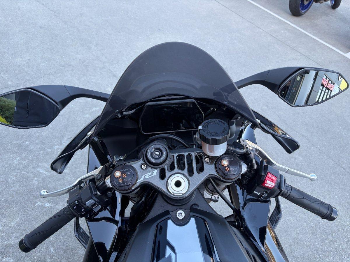2025 YAMAHA YZF-R1 SPORTS