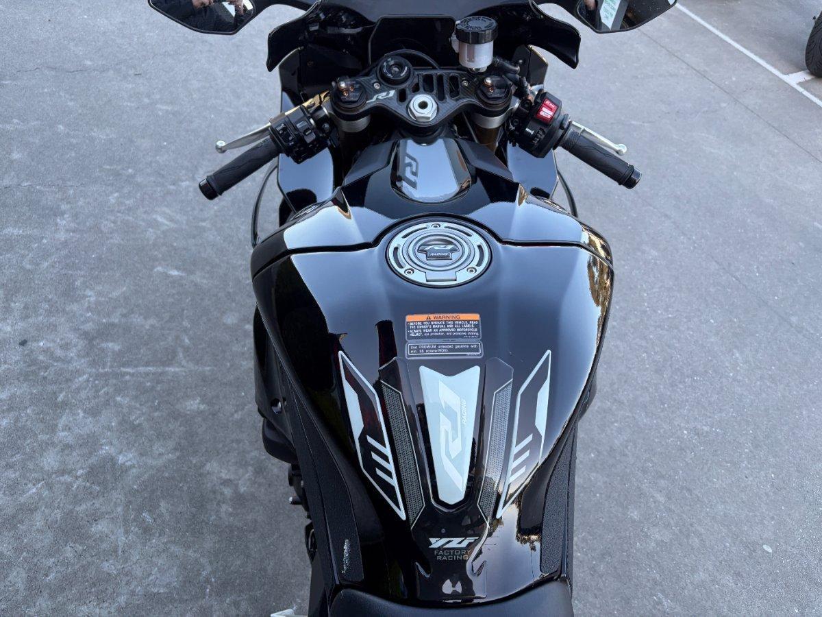 2025 YAMAHA YZF-R1 SPORTS