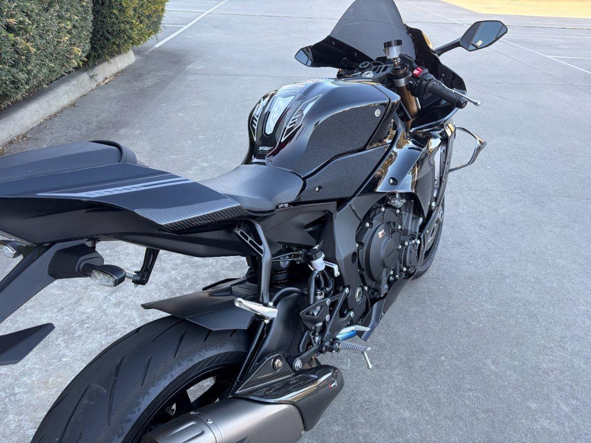 2025 YAMAHA YZF-R1 SPORTS