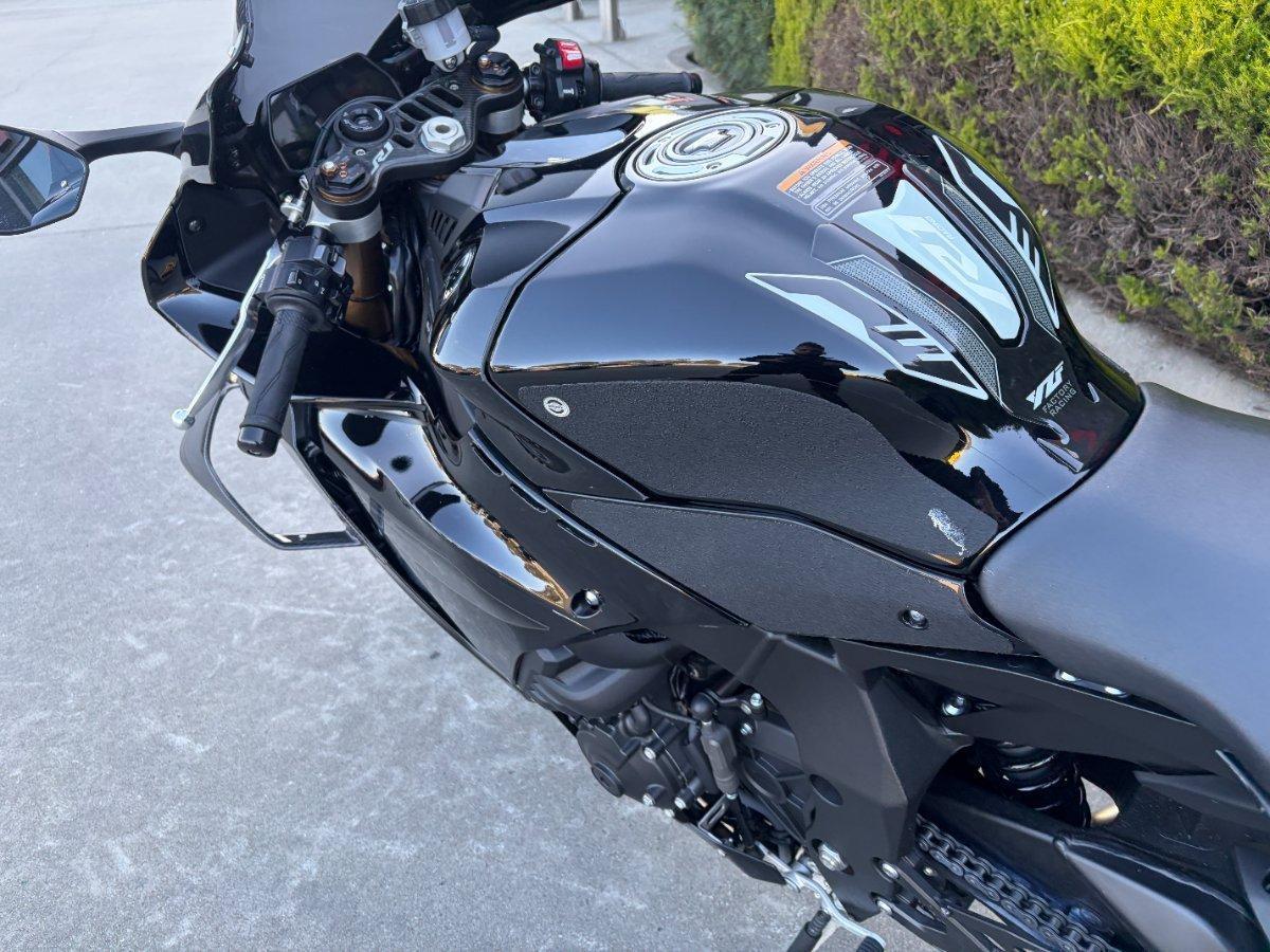2025 YAMAHA YZF-R1 SPORTS