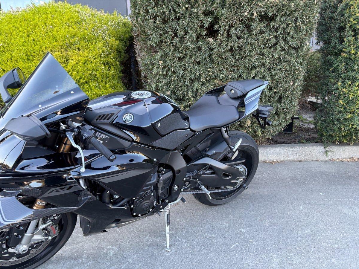 2025 YAMAHA YZF-R1 SPORTS