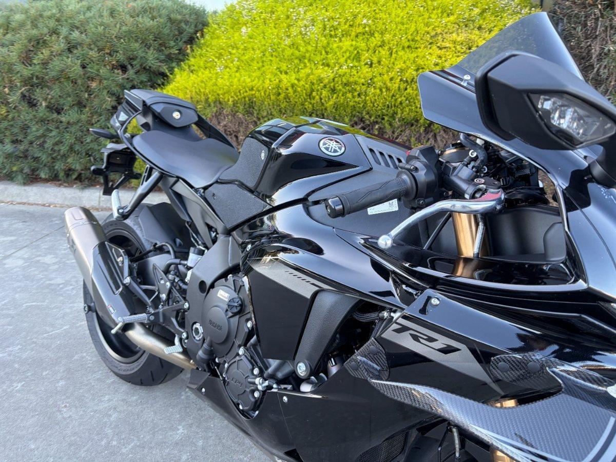 2025 YAMAHA YZF-R1 SPORTS