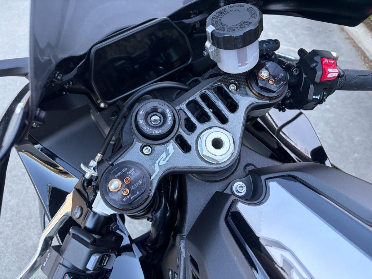 2025 YAMAHA YZF-R1 SPORTS
