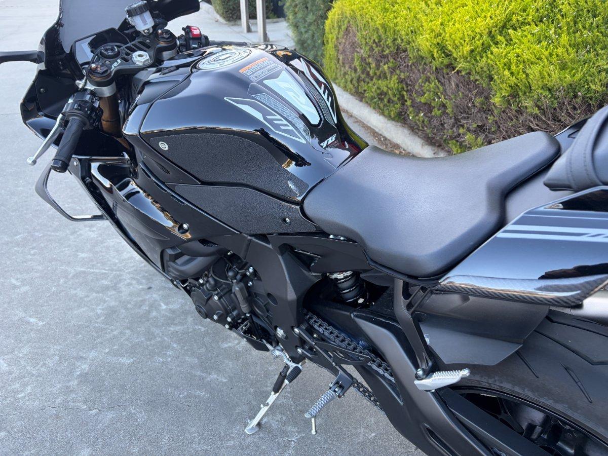 2025 YAMAHA YZF-R1 SPORTS