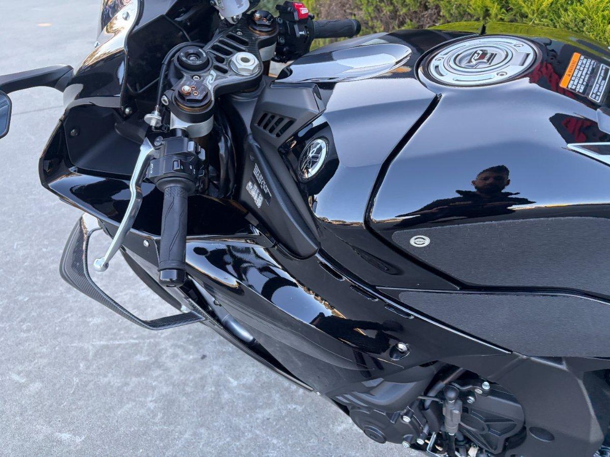 2025 YAMAHA YZF-R1 SPORTS
