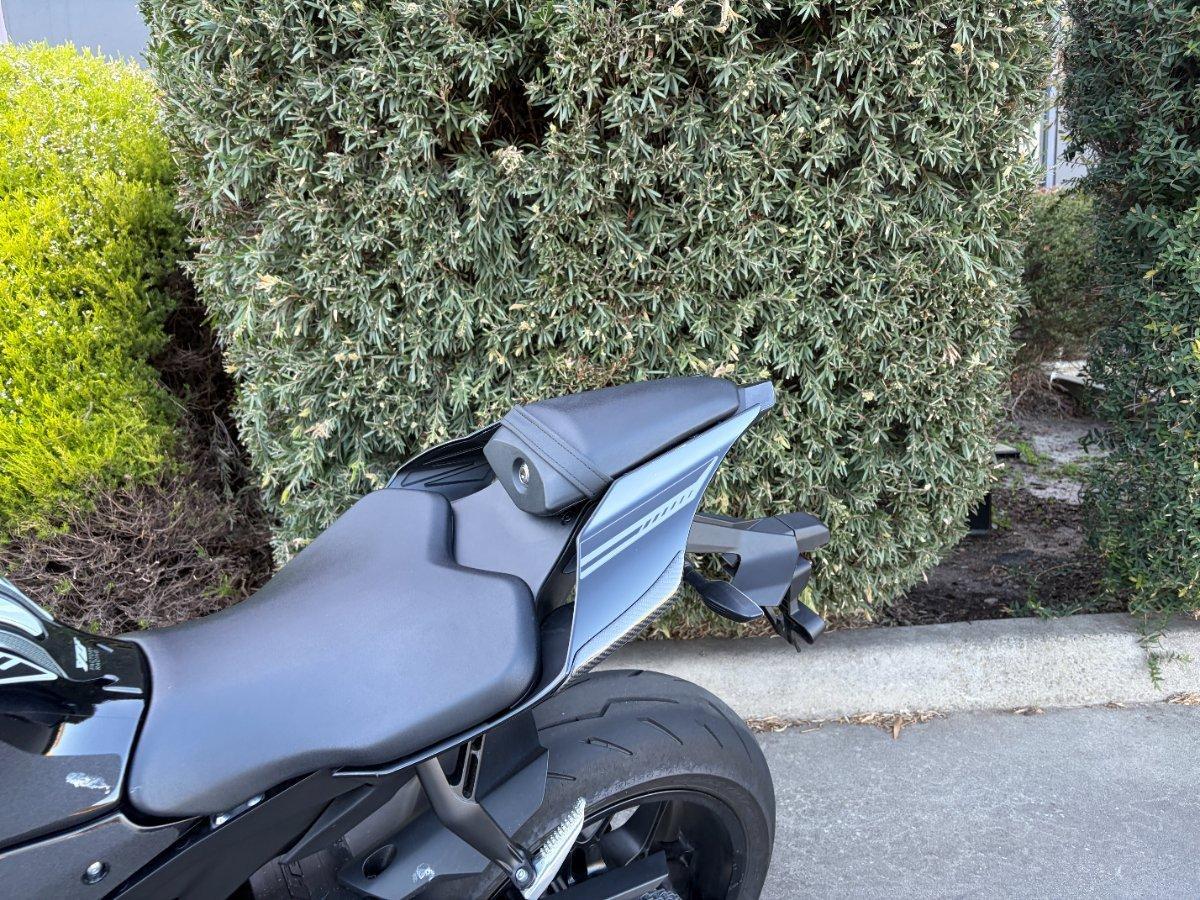 2025 YAMAHA YZF-R1 SPORTS