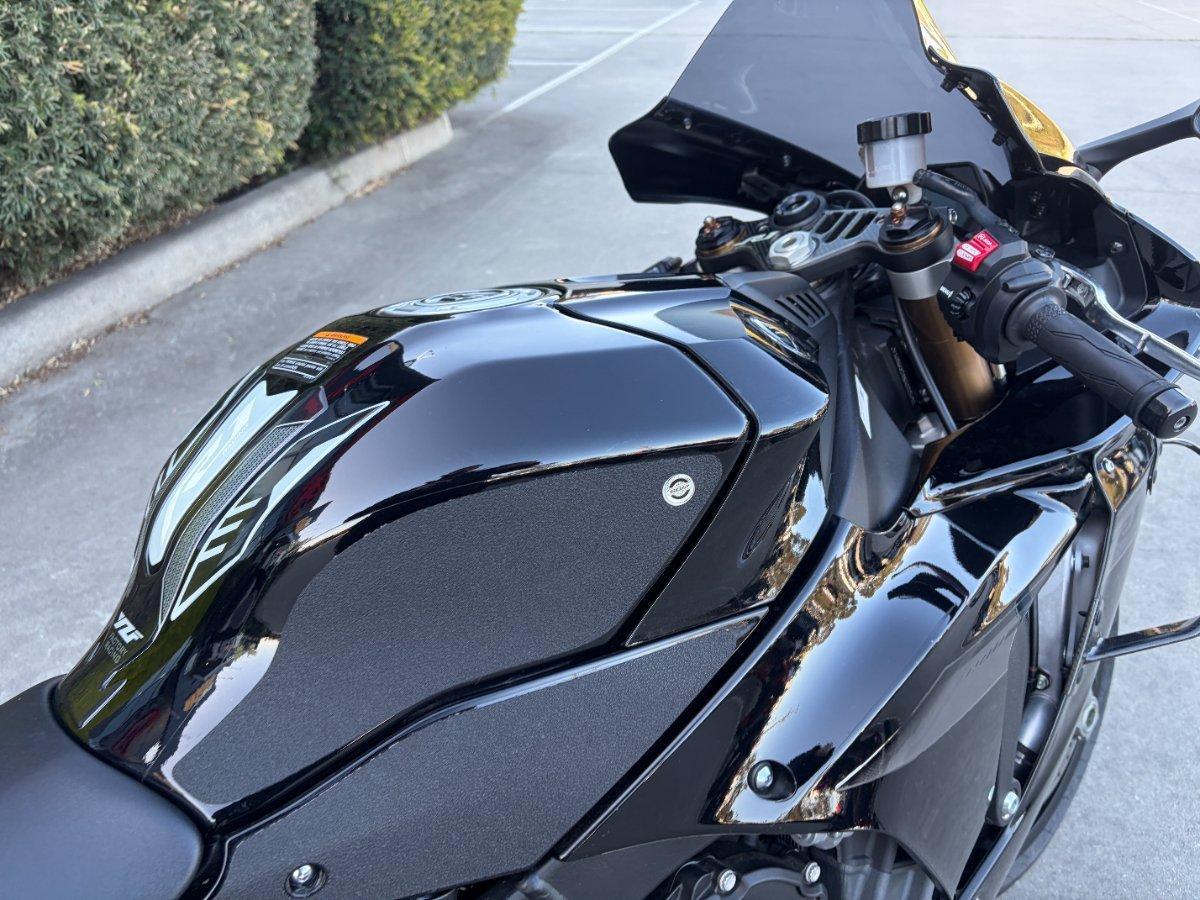 2025 YAMAHA YZF-R1 SPORTS