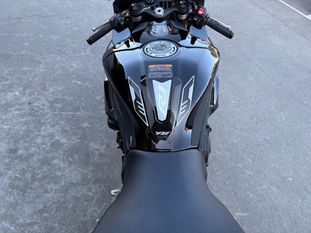 2025 YAMAHA YZF-R1 SPORTS