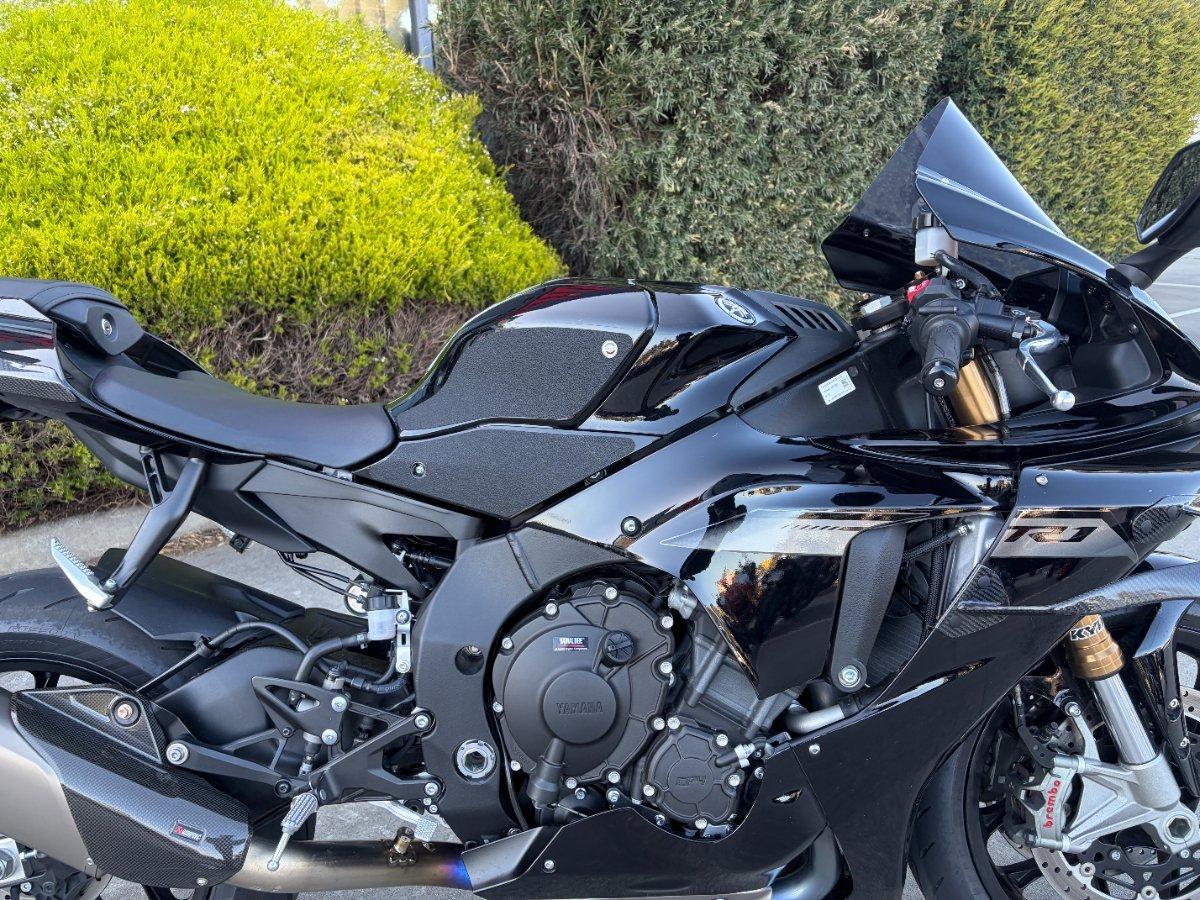 2025 YAMAHA YZF-R1 SPORTS