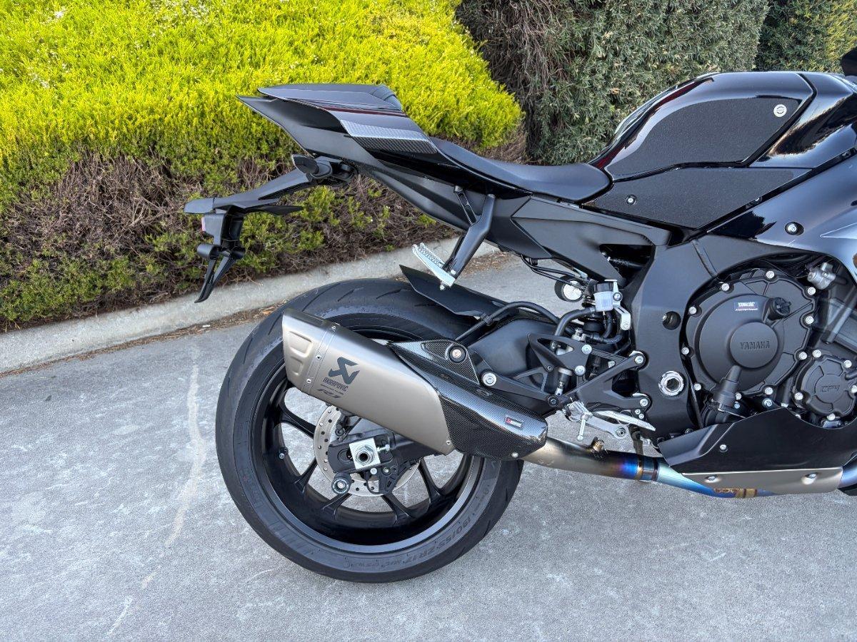 2025 YAMAHA YZF-R1 SPORTS
