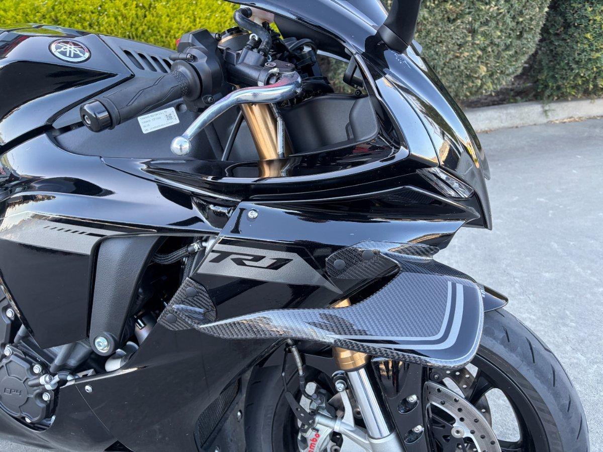 2025 YAMAHA YZF-R1 SPORTS