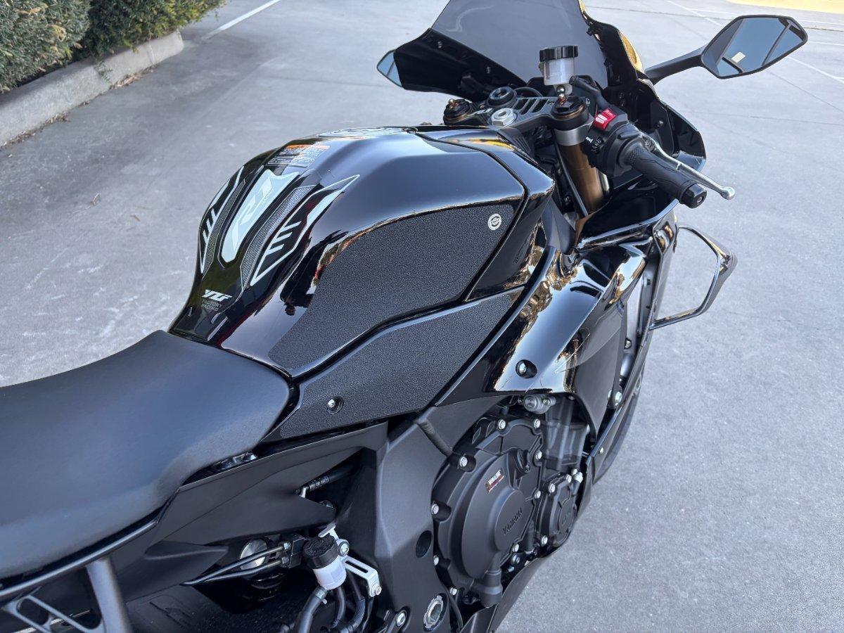 2025 YAMAHA YZF-R1 SPORTS