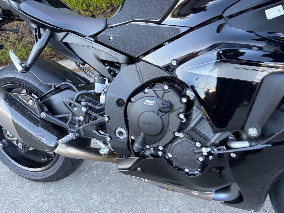 2025 YAMAHA YZF-R1 SPORTS