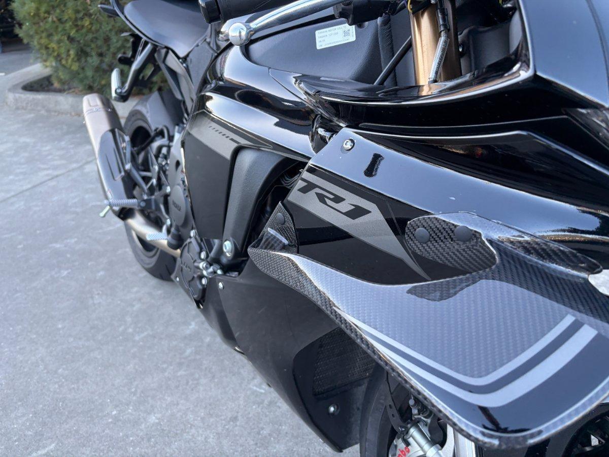 2025 YAMAHA YZF-R1 SPORTS