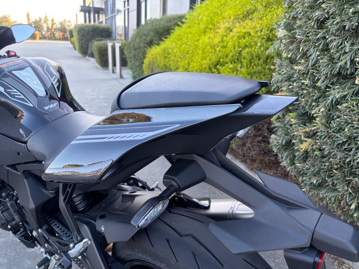 2025 YAMAHA YZF-R1 SPORTS