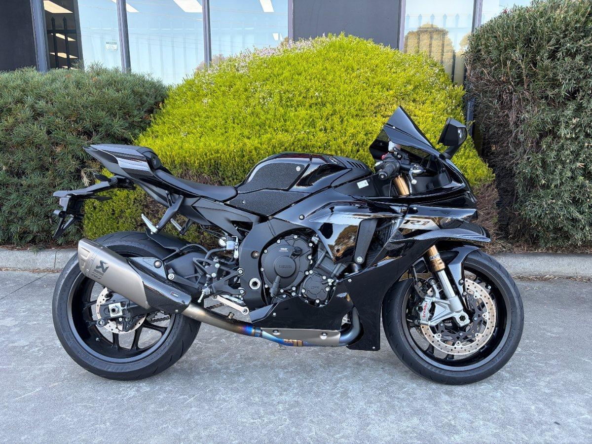2025 YAMAHA YZF-R1 SPORTS