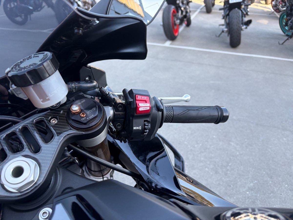 2025 YAMAHA YZF-R1 SPORTS
