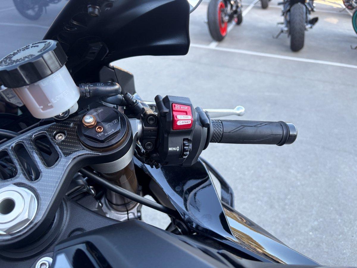 2025 YAMAHA YZF-R1 SPORTS