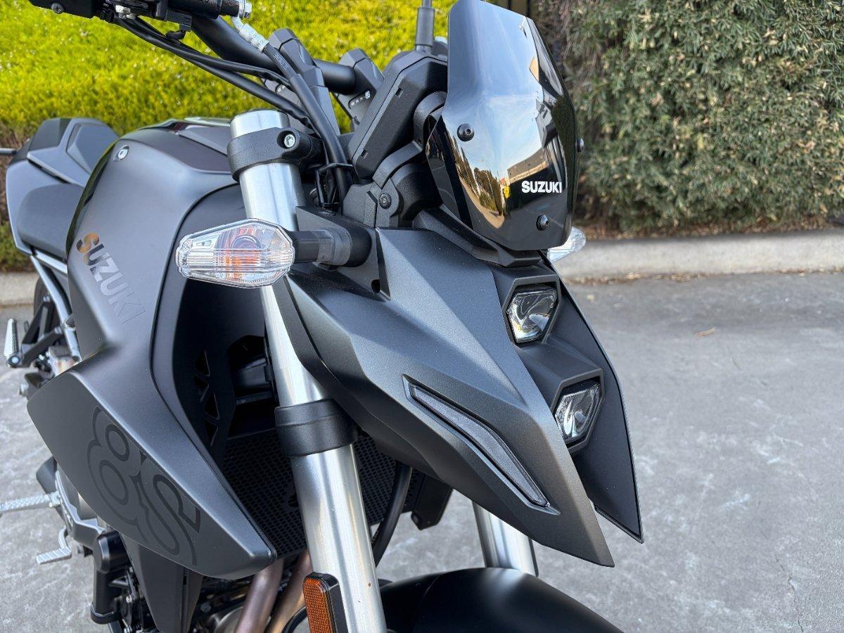2023 SUZUKI GSX-8S ROAD