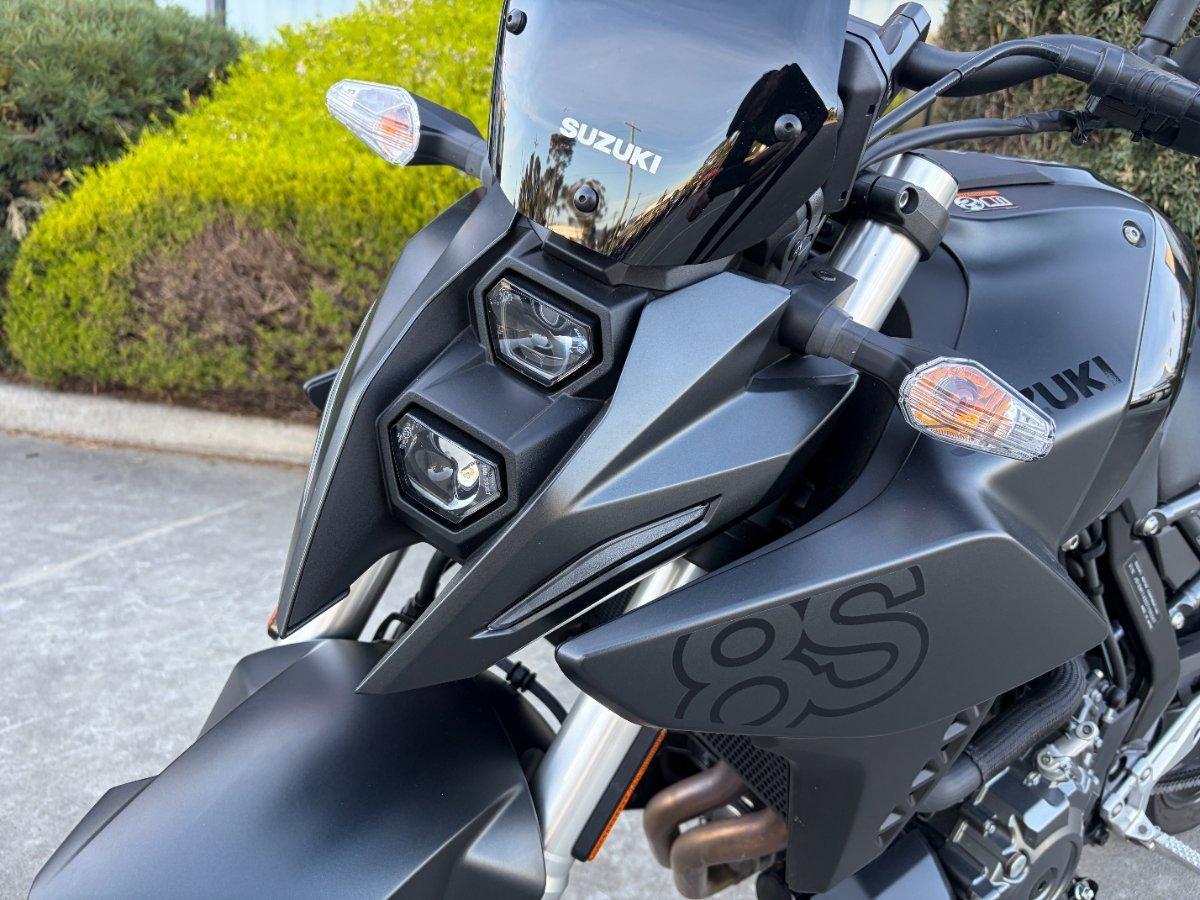 2023 SUZUKI GSX-8S ROAD