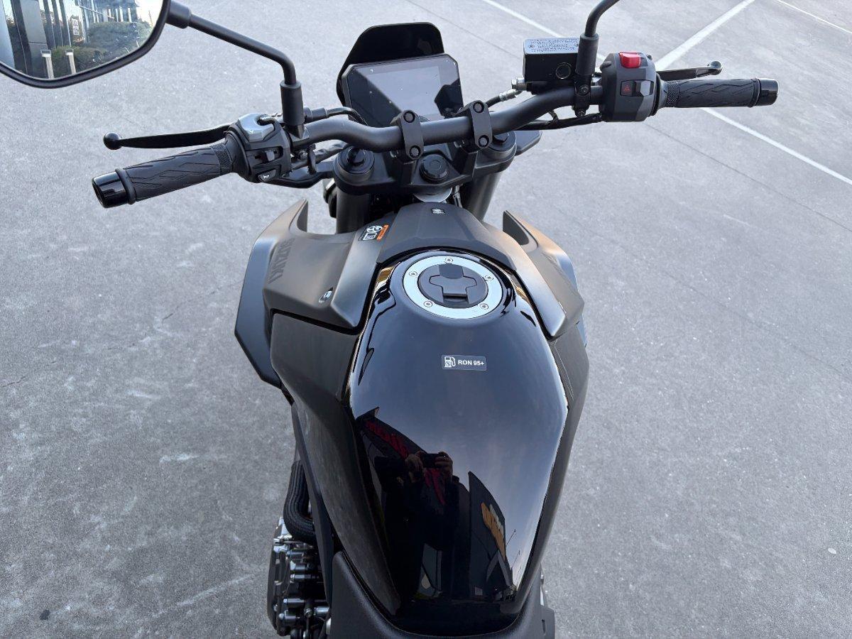 2023 SUZUKI GSX-8S ROAD
