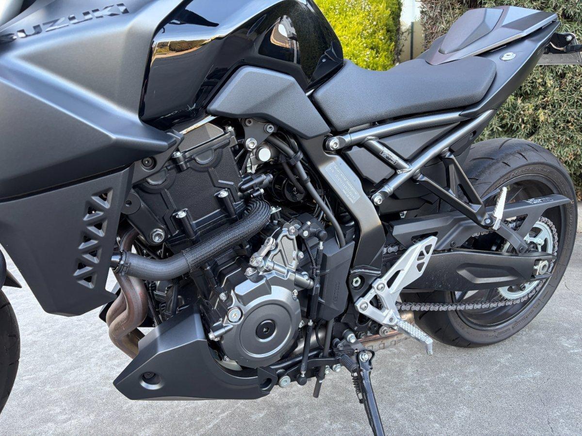 2023 SUZUKI GSX-8S ROAD