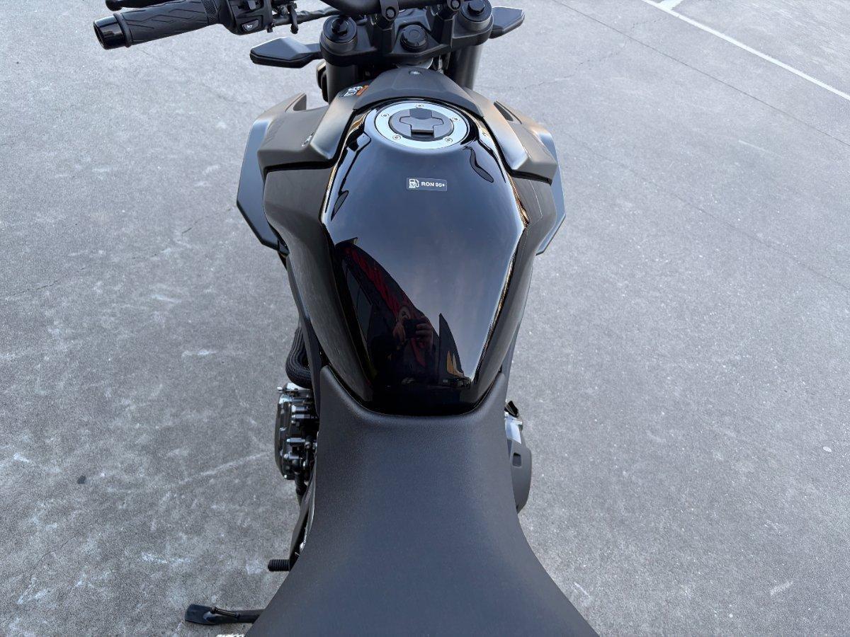 2023 SUZUKI GSX-8S ROAD