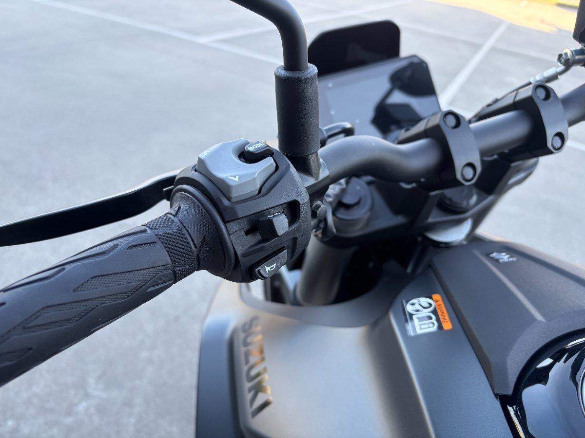 2023 SUZUKI GSX-8S ROAD