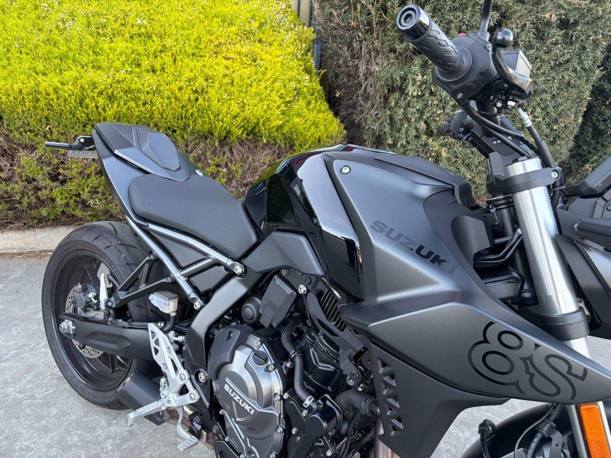 2023 SUZUKI GSX-8S ROAD