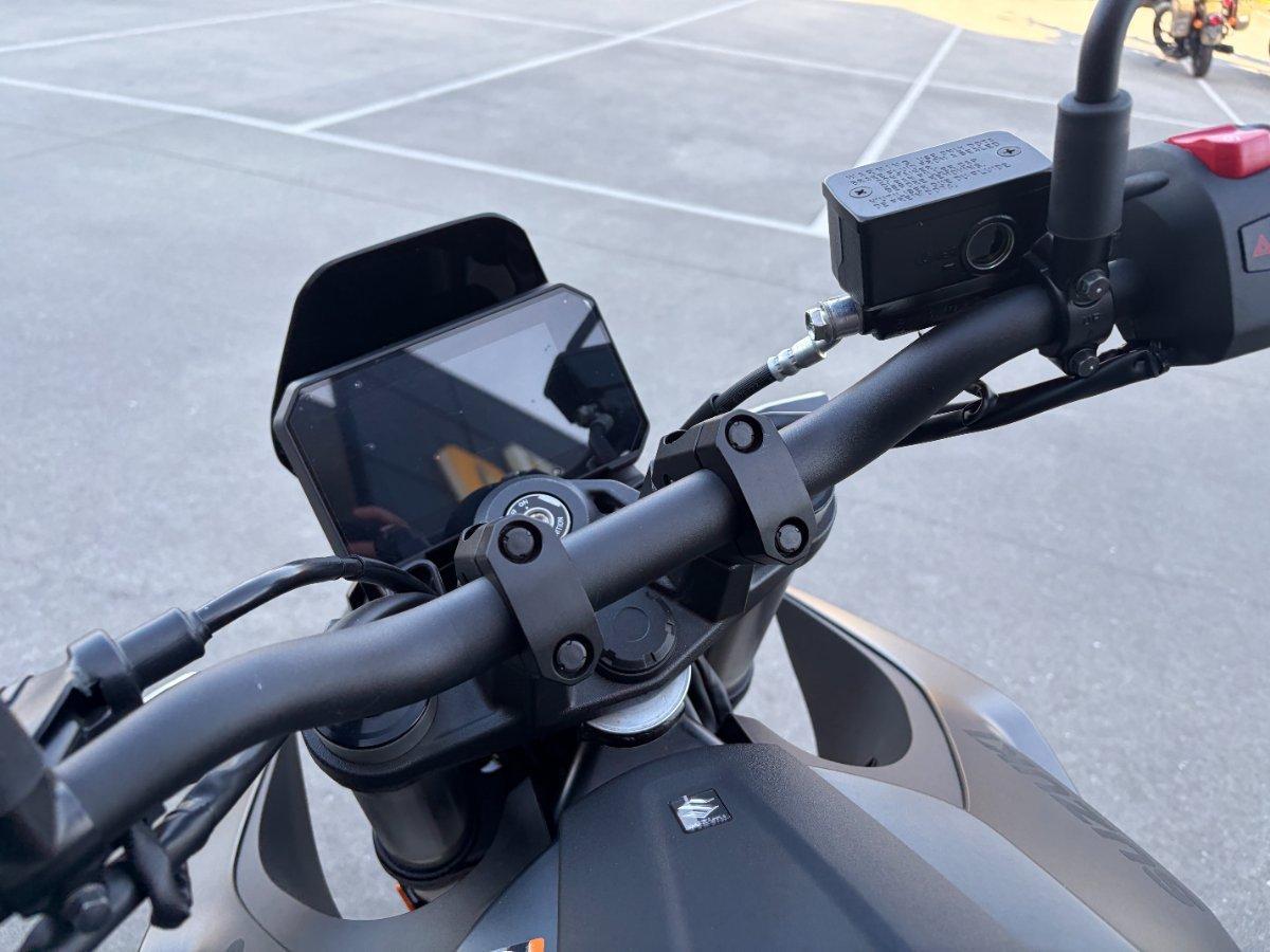 2023 SUZUKI GSX-8S ROAD