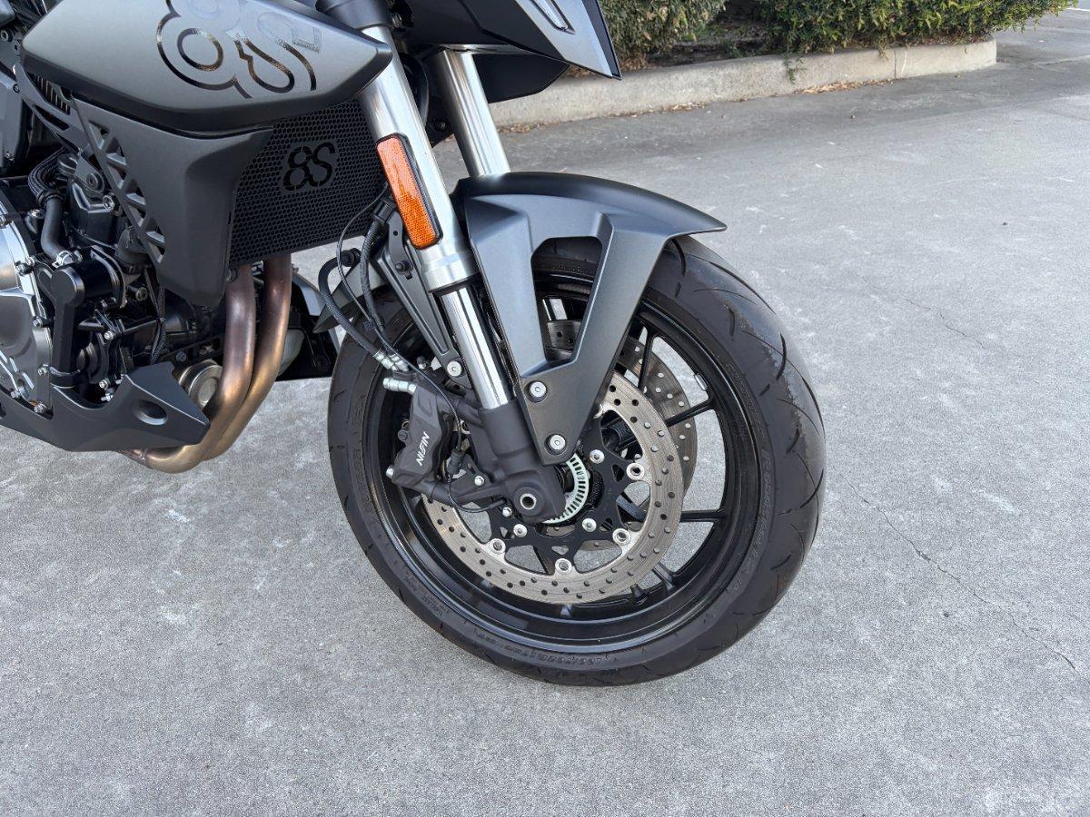 2023 SUZUKI GSX-8S ROAD