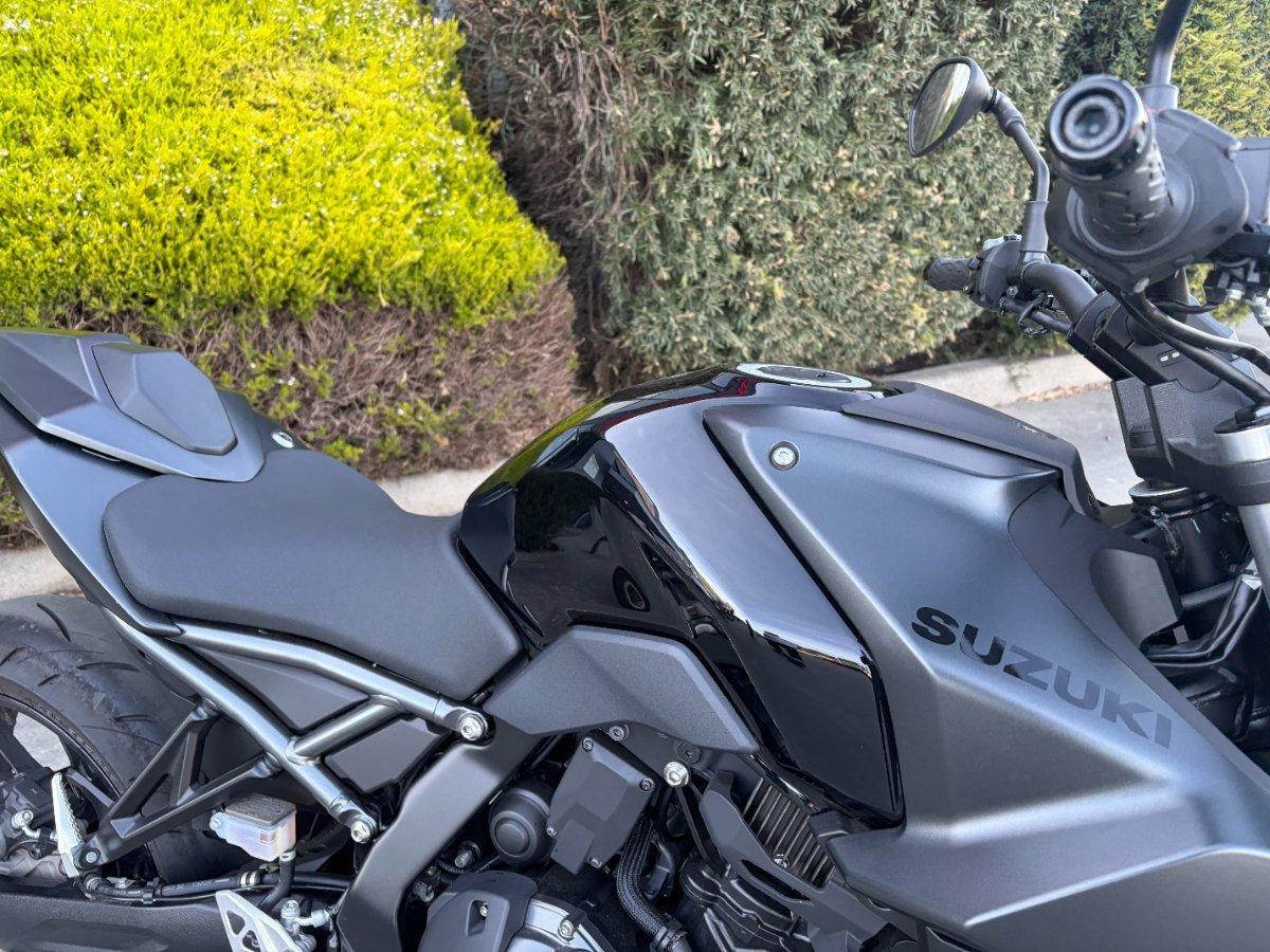 2023 SUZUKI GSX-8S ROAD