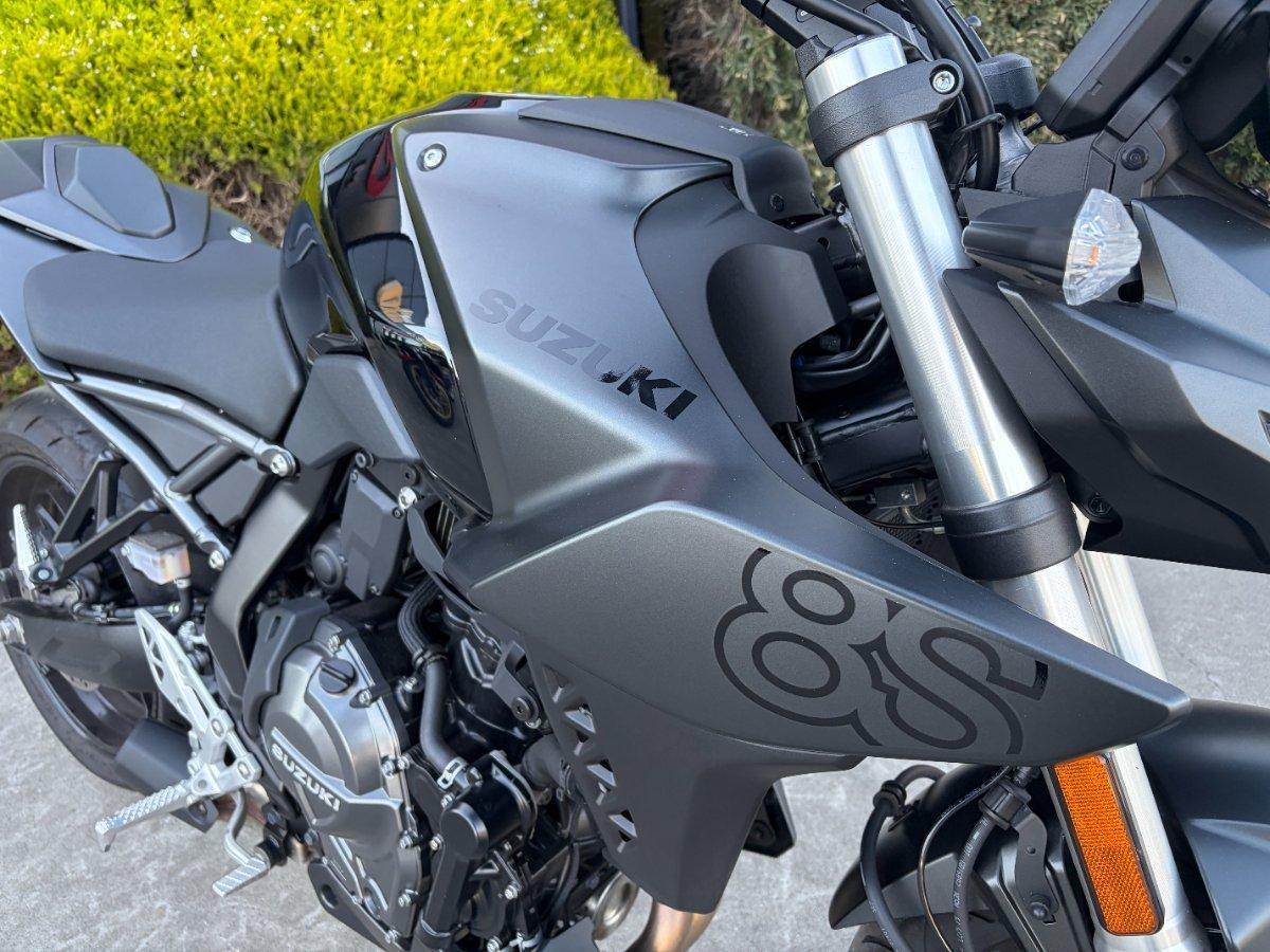 2023 SUZUKI GSX-8S ROAD