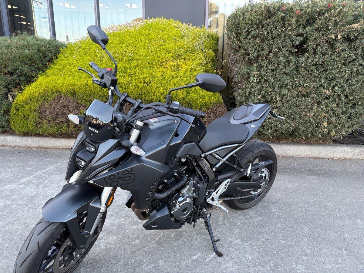 2023 SUZUKI GSX-8S ROAD
