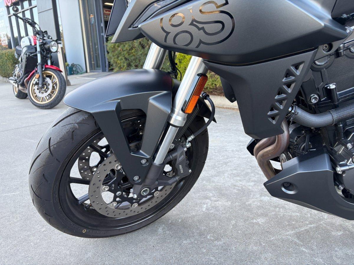 2023 SUZUKI GSX-8S ROAD