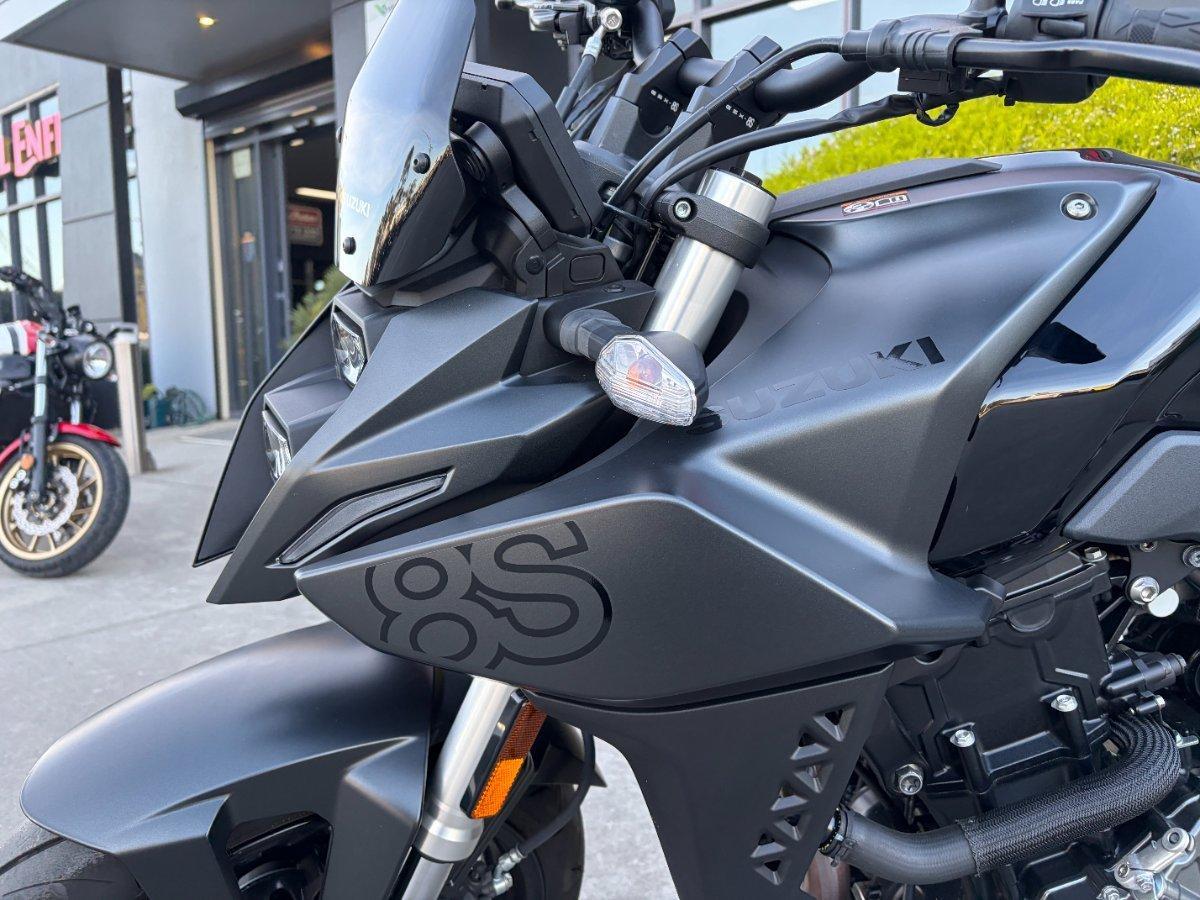 2023 SUZUKI GSX-8S ROAD