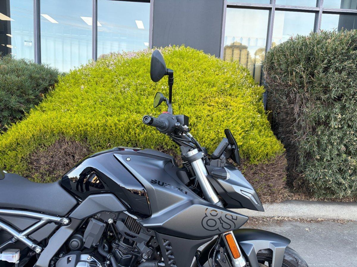 2023 SUZUKI GSX-8S ROAD
